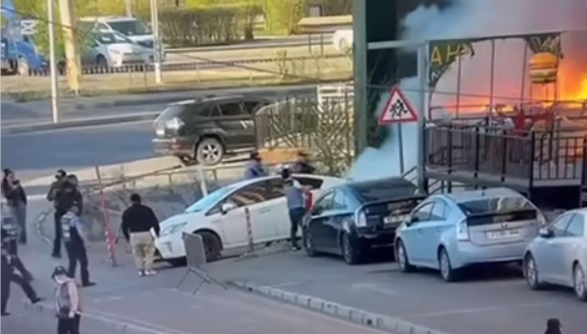 Vehicle fire detected through surveillance camera